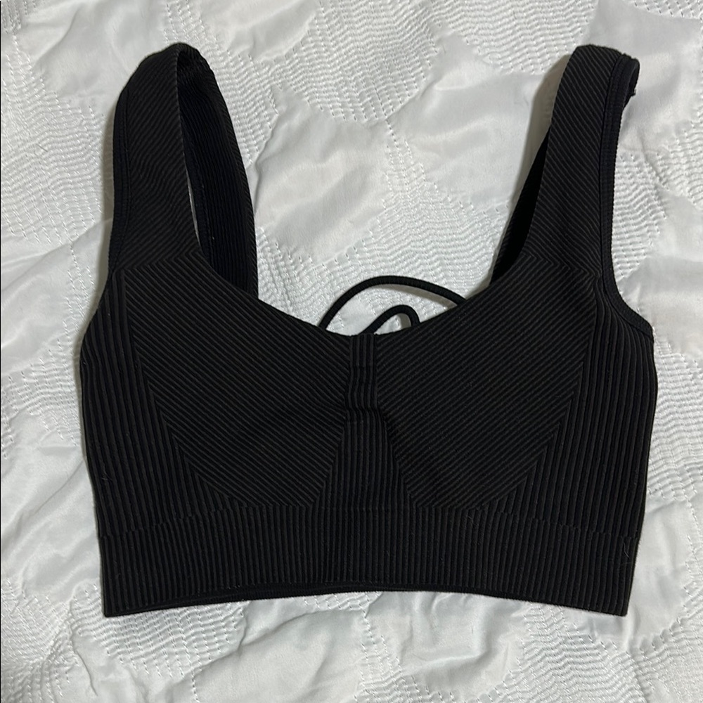Fabletics seamless Black Ribbed Sports Bra size medium